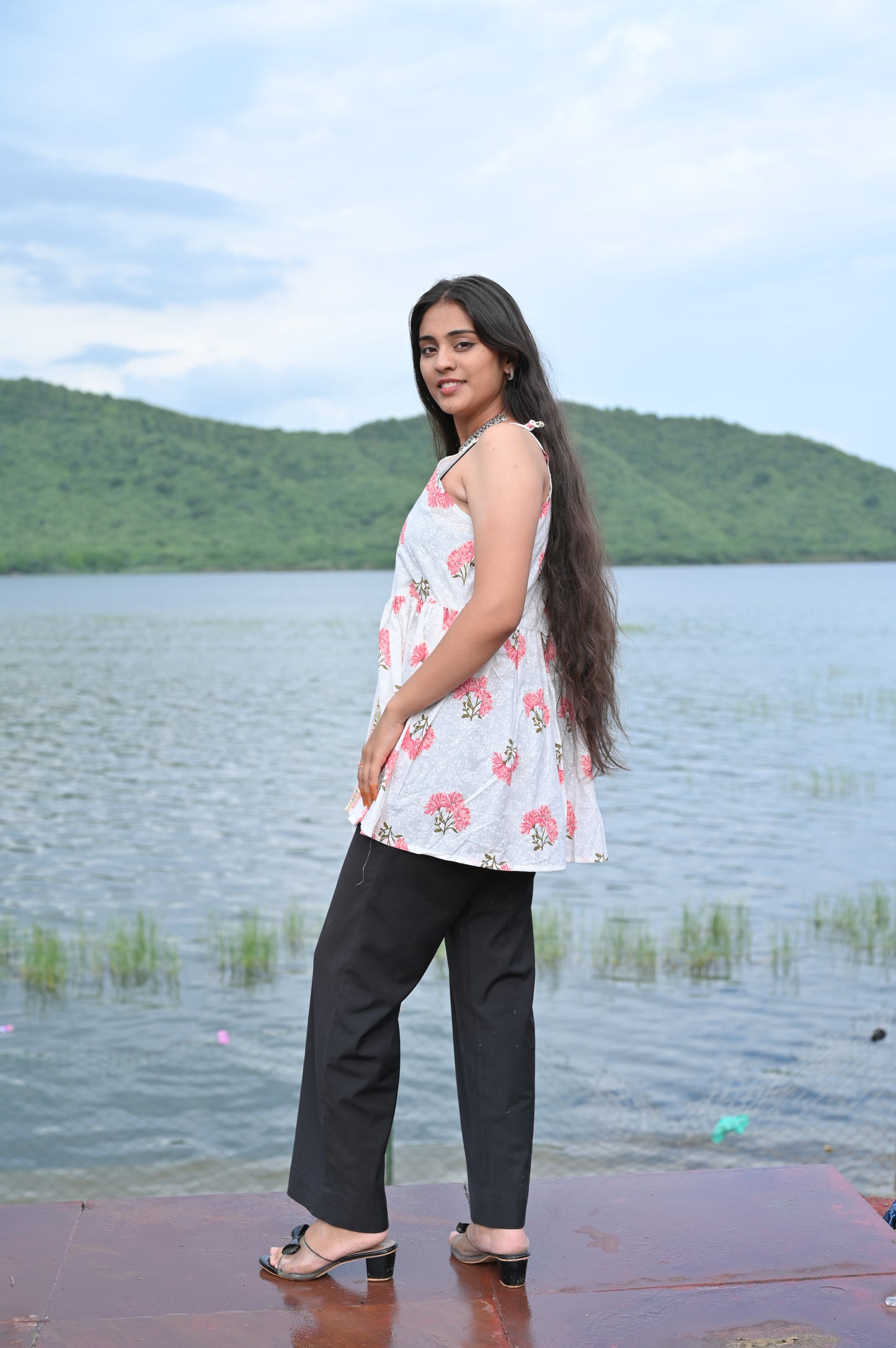 White Floral Sleeveless Kurti / Tunic Top