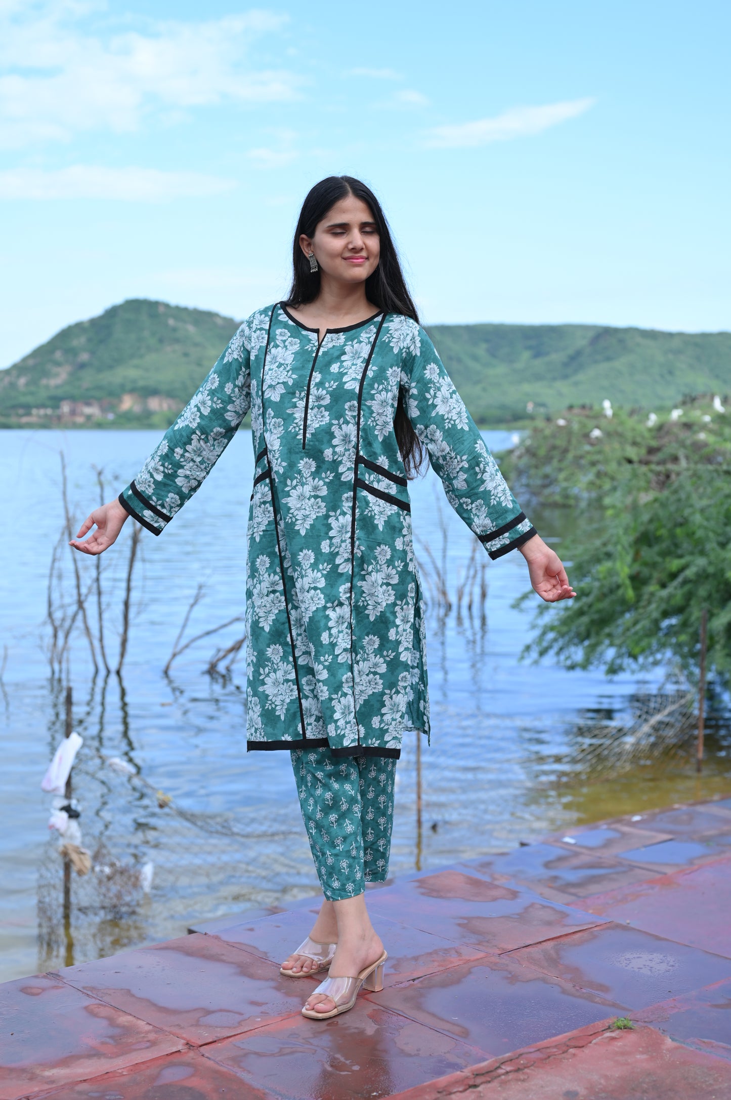Lavender Sleeveless Floral Kurta Set