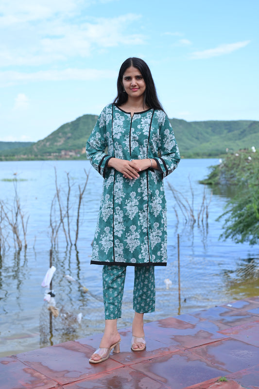 Lavender Sleeveless Floral Kurta Set