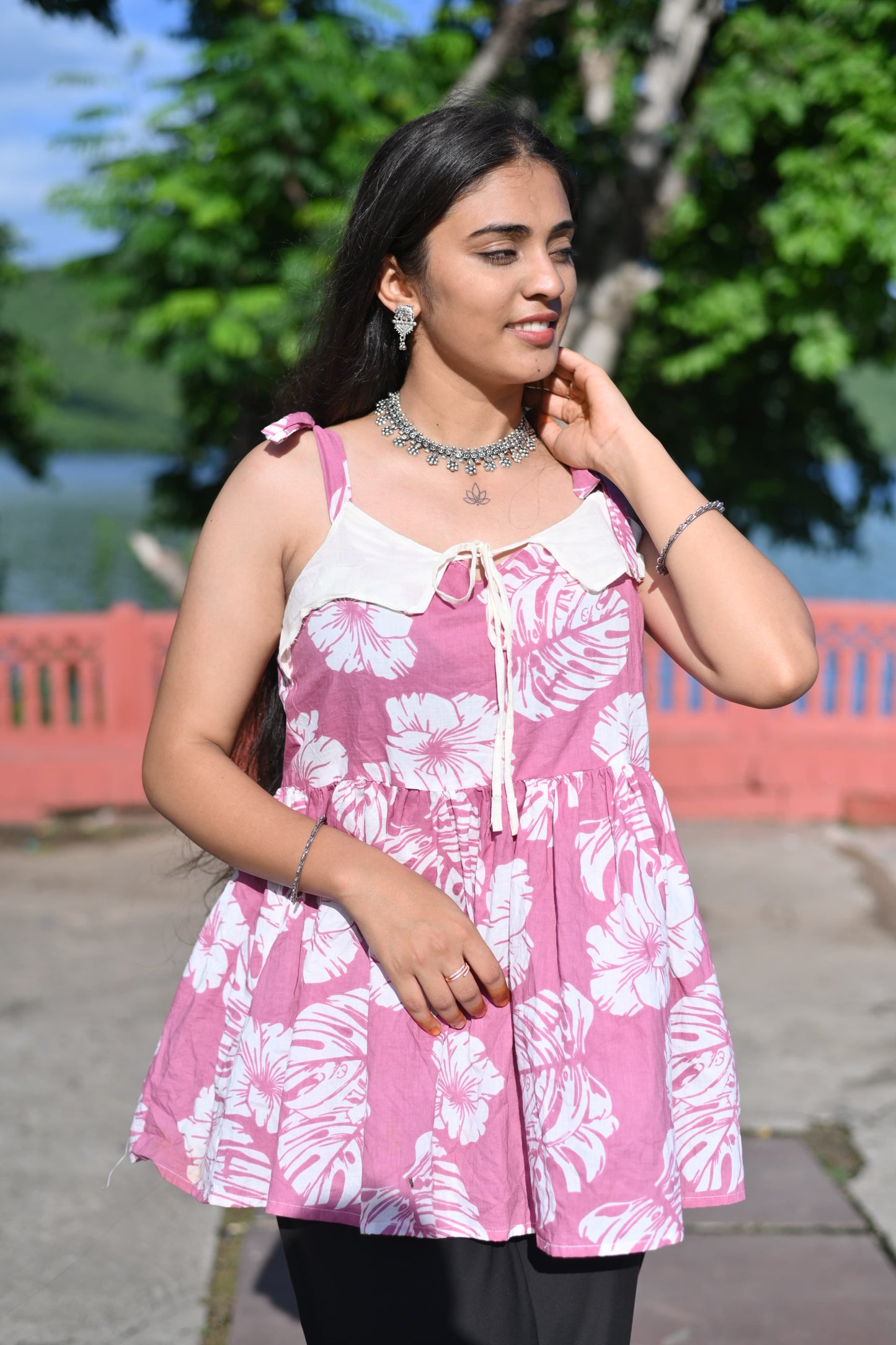 Dusty Rose Floral Sleeveless Top with Collar Detail